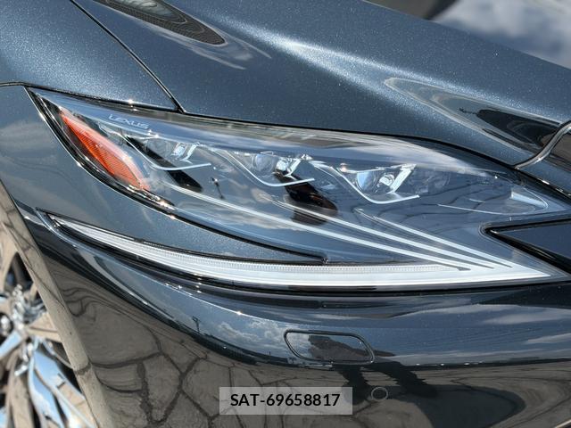 Lexus LS 2017-12 8646947-10