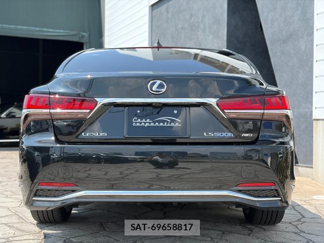 Lexus LS 2017-12 8646947-3