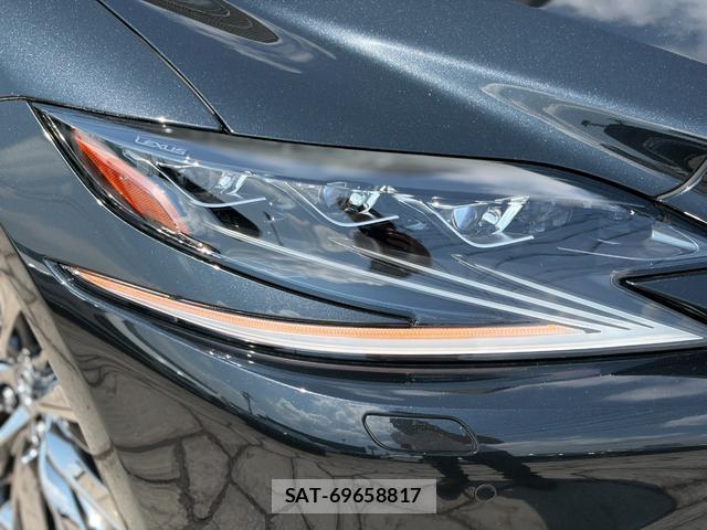Lexus LS 2017-12 8646947-9