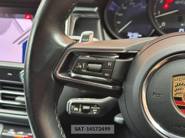 Porsche MACAN 2024-02 8690463-13