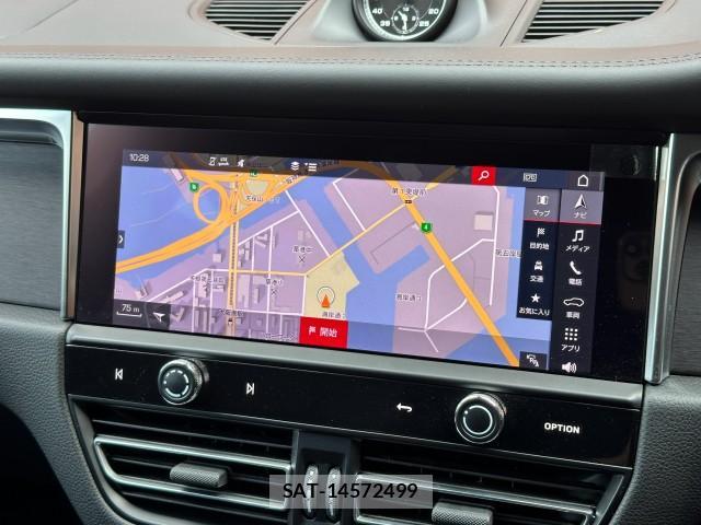 Porsche MACAN 2024-02 8690463-15