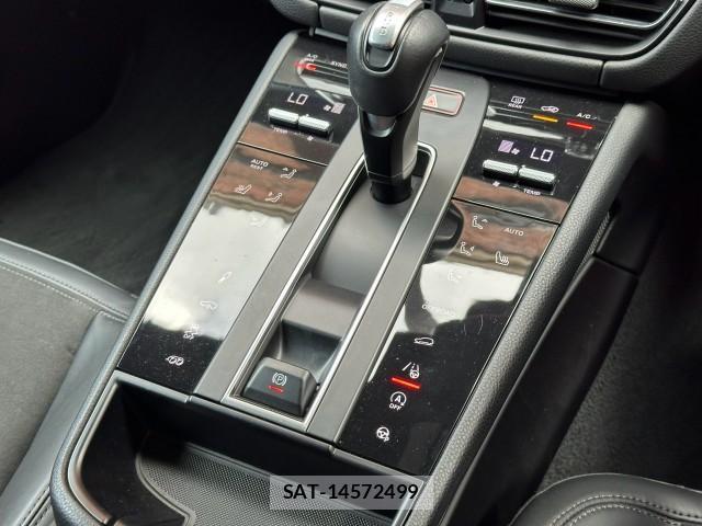 Porsche MACAN 2024-02 8690463-16