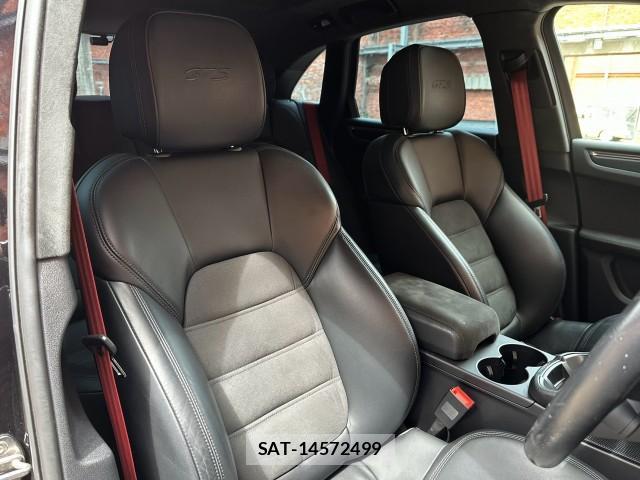 Porsche MACAN 2024-02 8690463-3