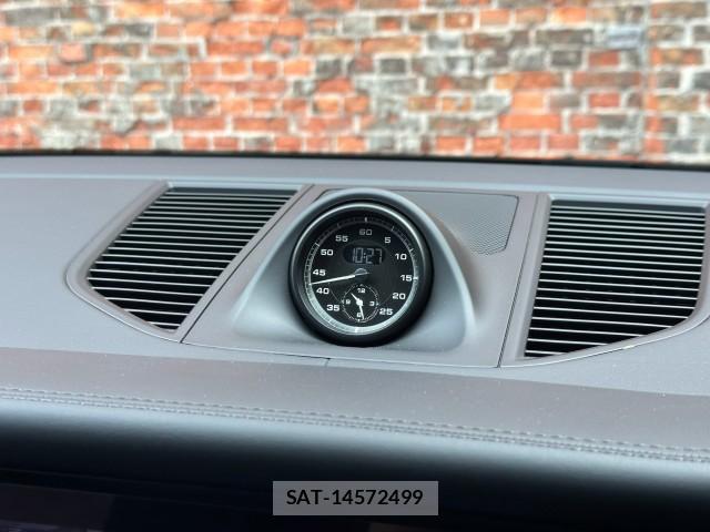 Porsche MACAN 2024-02 8690463-4