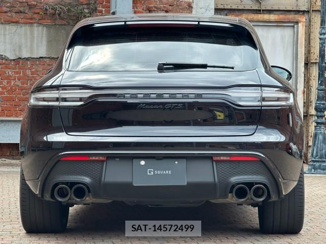 Porsche MACAN 2024-02 8690463-7
