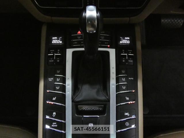 Porsche MACAN 2020-03 8691832-9