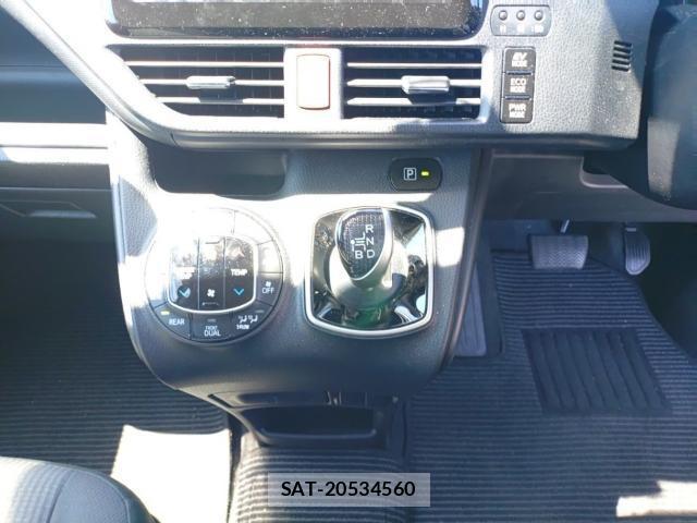 Toyota NOAH 2017-09 8690599-11