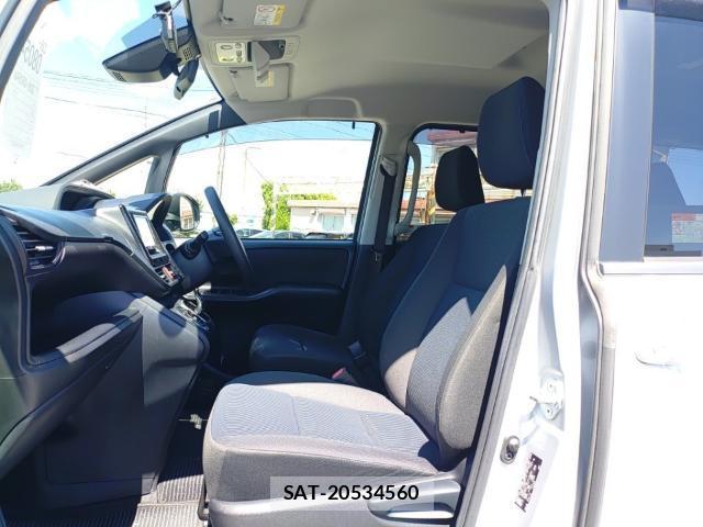Toyota NOAH 2017-09 8690599-15