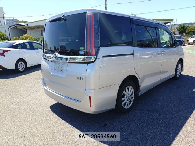 Toyota NOAH 2017-09 8690599-4