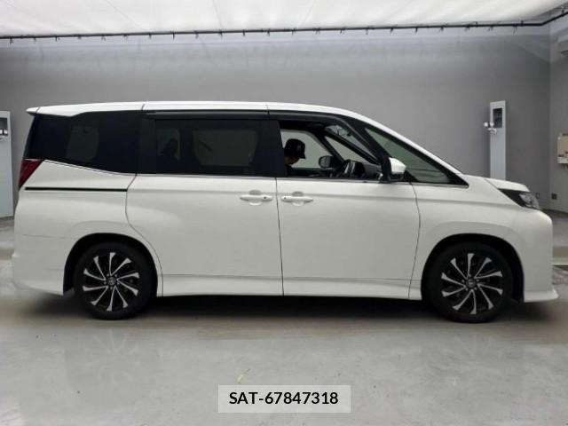 Toyota NOAH 2022-06 8690765-5