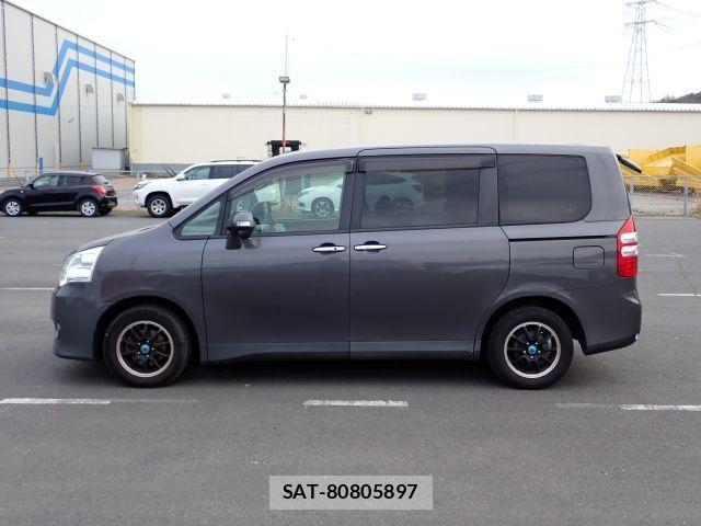 Toyota NOAH 2012-01 8690800-10