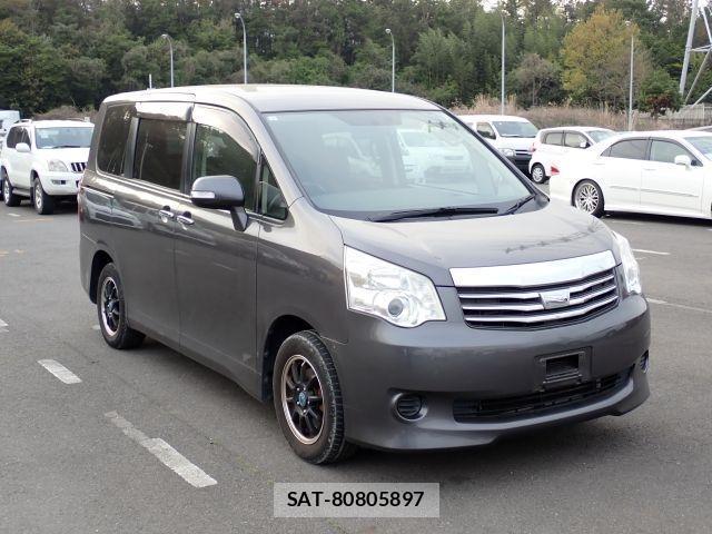 Toyota NOAH 2012-01 8690800-11