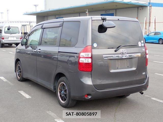 Toyota NOAH 2012-01 8690800-14