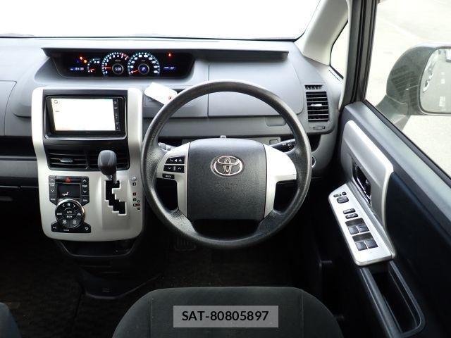 Toyota NOAH 2012-01 8690800-2