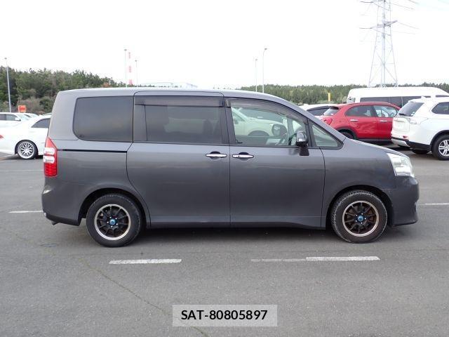 Toyota NOAH 2012-01 8690800-3