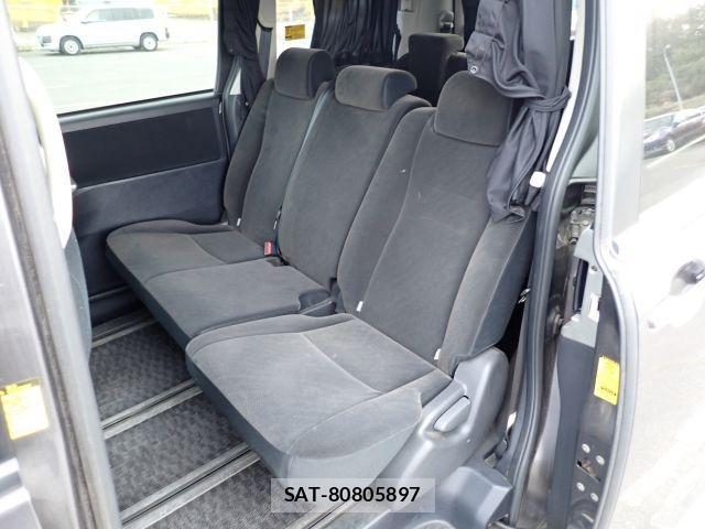 Toyota NOAH 2012-01 8690800-6