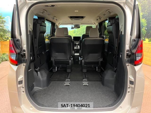 Toyota NOAH 2023-12 8690822-11
