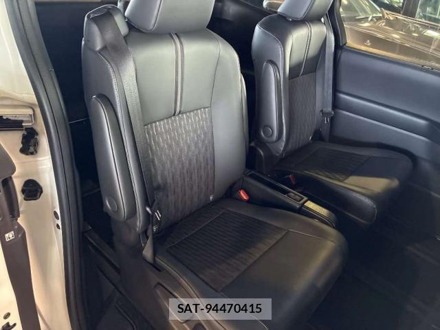 Toyota NOAH 2023-11 8690923-4