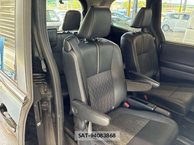Toyota NOAH 2022-03 8690932-3