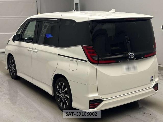 Toyota NOAH 2023-01 8690935-1