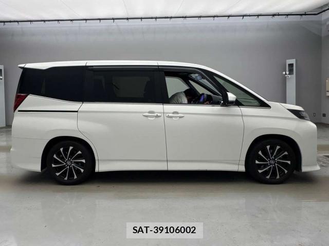 Toyota NOAH 2023-01 8690935-10