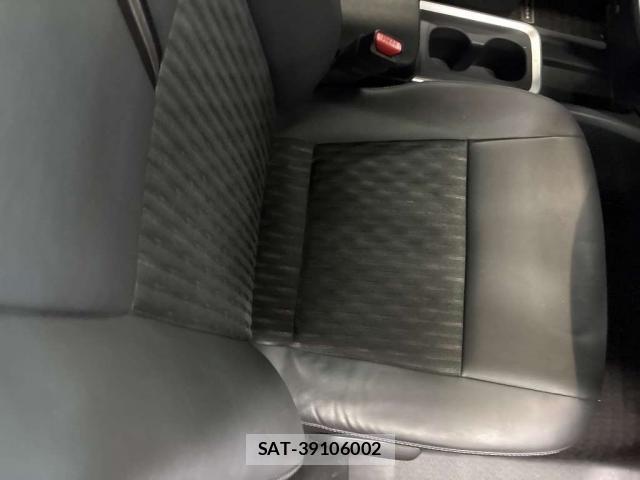 Toyota NOAH 2023-01 8690935-11
