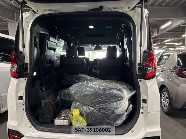 Toyota NOAH 2023-01 8690935-8