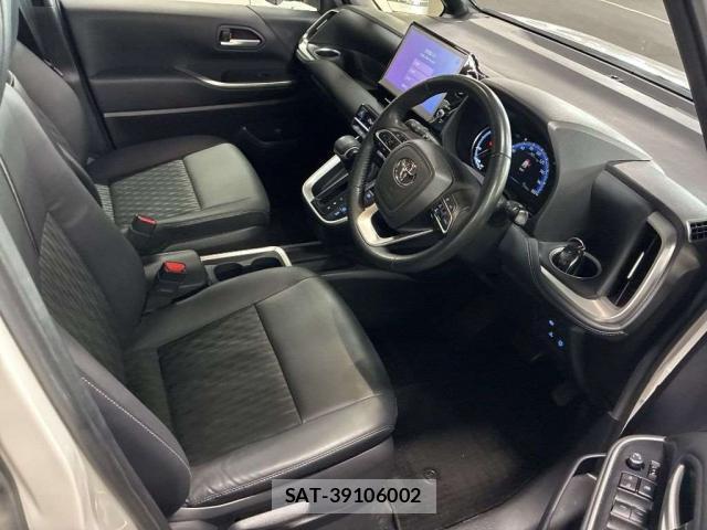 Toyota NOAH 2023-01 8690935-9