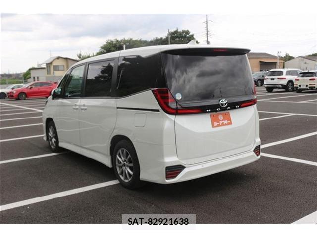 Toyota NOAH 2023-04 8691612-11