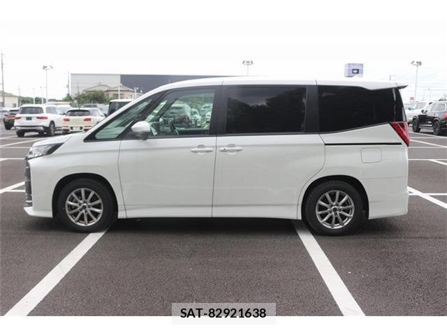 Toyota NOAH 2023-04 8691612-12