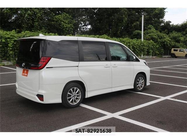 Toyota NOAH 2023-04 8691612-9
