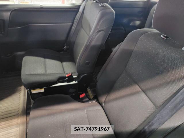 Toyota NOAH 2016-10 8691763-3