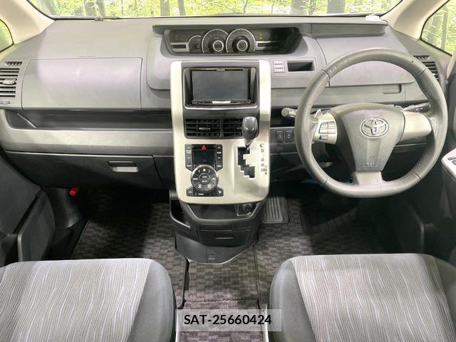 Toyota NOAH 2013-09 8691819-1