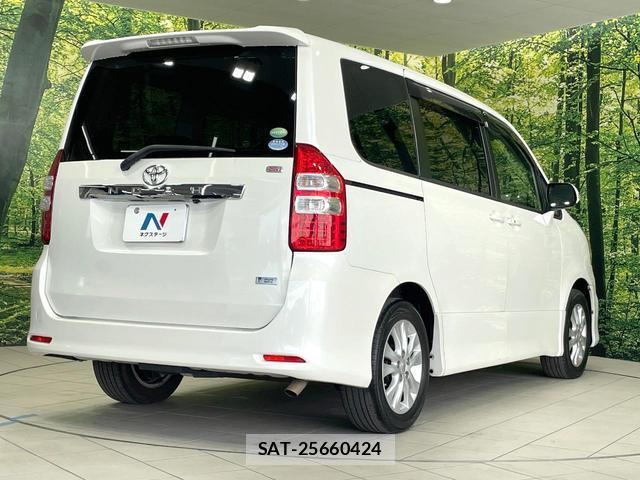 Toyota NOAH 2013-09 8691819-17