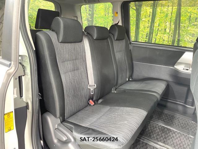 Toyota NOAH 2013-09 8691819-8