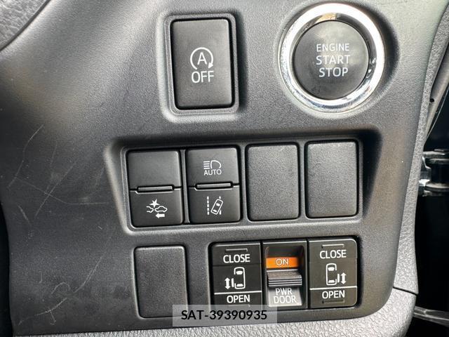 Toyota NOAH 2017-12 8691993-13