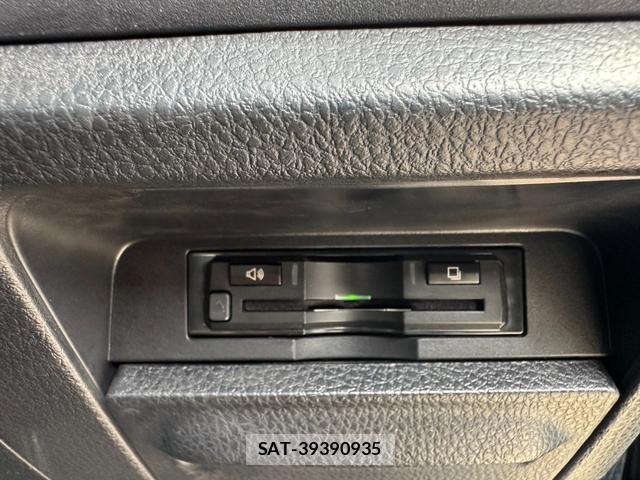 Toyota NOAH 2017-12 8691993-15