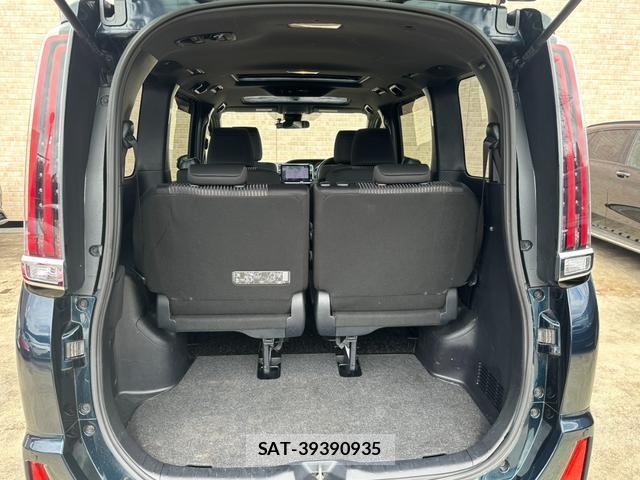 Toyota NOAH 2017-12 8691993-9