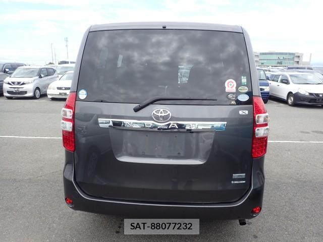Toyota NOAH 2011-12 8692005-1