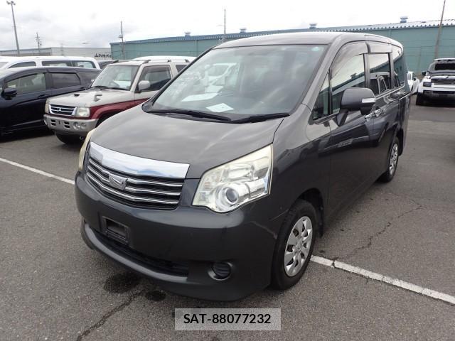 Toyota NOAH 2011-12 8692005-10
