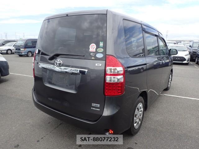 Toyota NOAH 2011-12 8692005-11