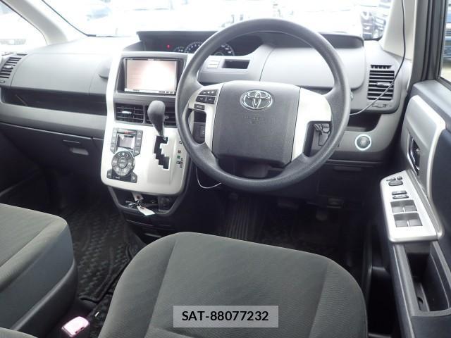 Toyota NOAH 2011-12 8692005-15