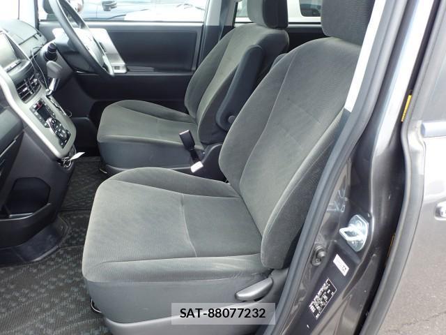 Toyota NOAH 2011-12 8692005-4