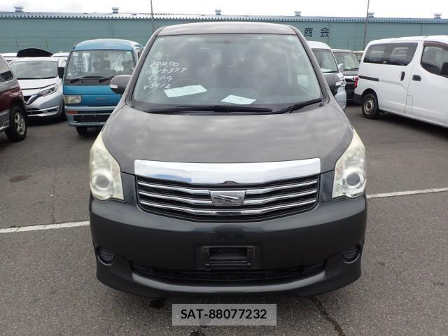 Toyota NOAH 2011-12 8692005-8
