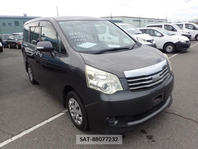 Toyota NOAH 2011-12 8692005-9
