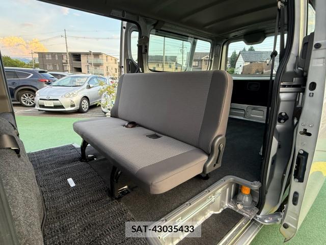 Nissan NV350 Caravan 2019-02 8691691-17