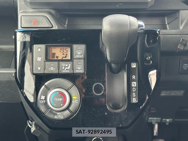 Toyota Pixis Mega 2017-10 8692000-11
