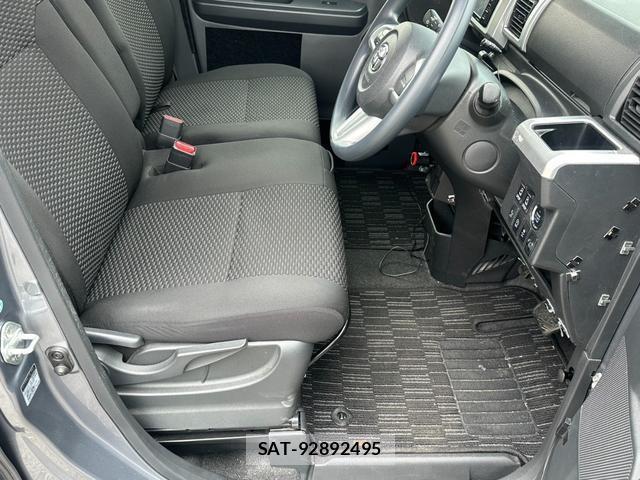Toyota Pixis Mega 2017-10 8692000-14