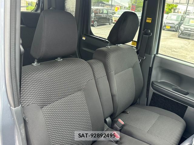 Toyota Pixis Mega 2017-10 8692000-15