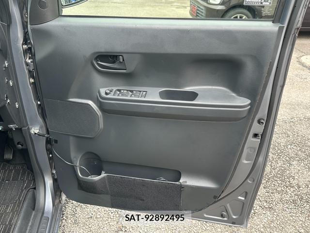 Toyota Pixis Mega 2017-10 8692000-16